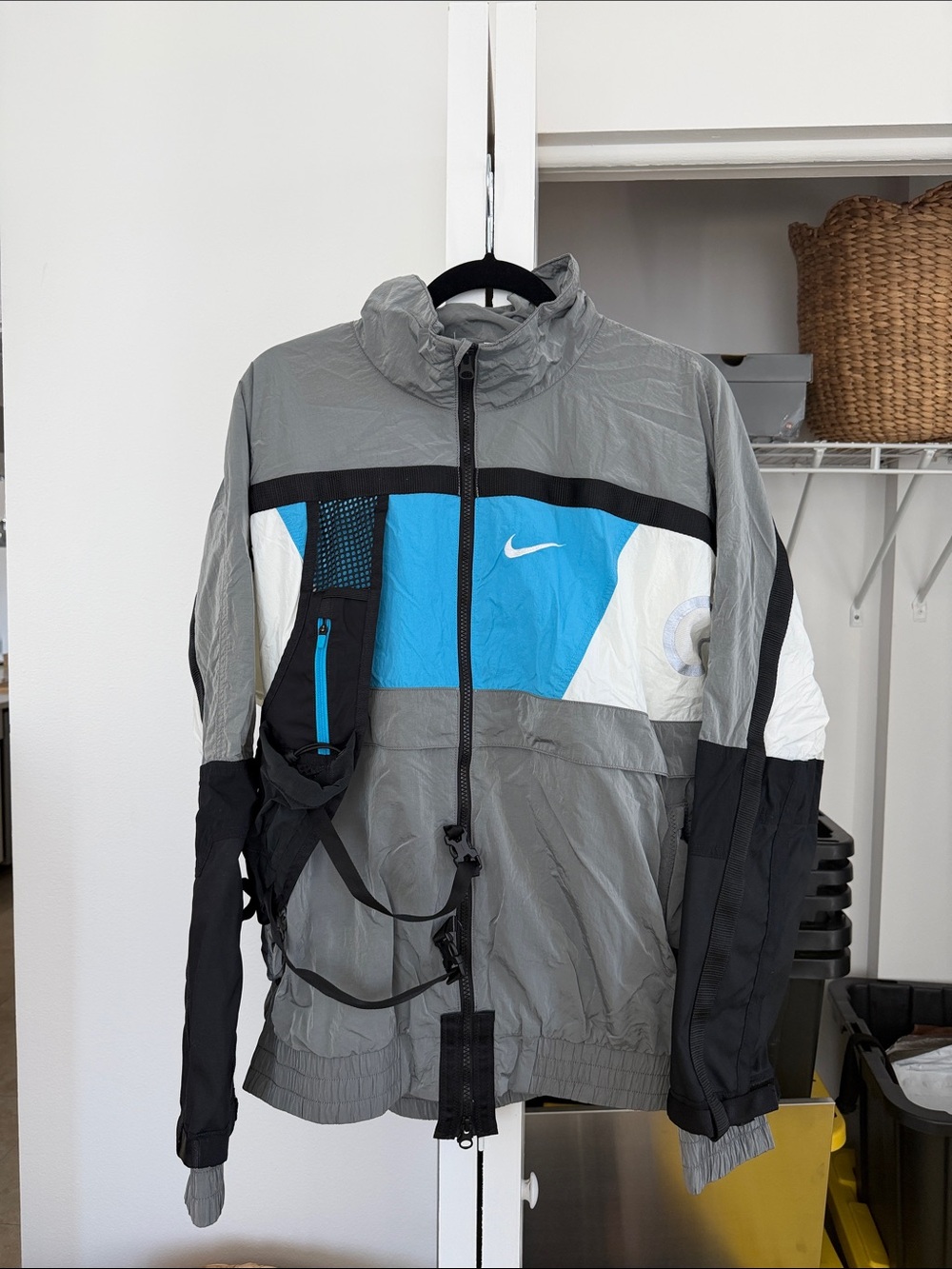 Nike Men’s Grey, Blue & White Colorblock Windbreaker Jacket